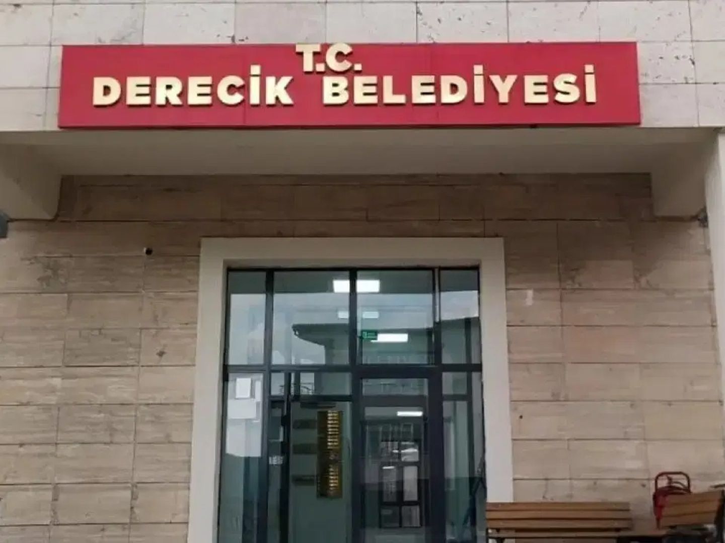 Hakkari Derecik Belediyesi AK Parti'ye geçti: Yeniden Refah'tan ihraç kararı