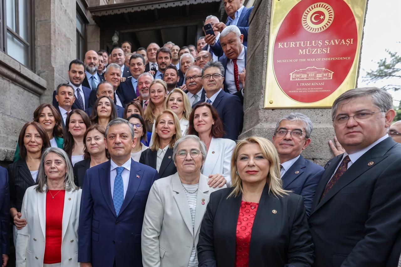 Yeni Parti'den 19 maddelik taahhütname! Mal varlığı bildirimi zorunluluğu ve 'akraba kayırma' yasağı