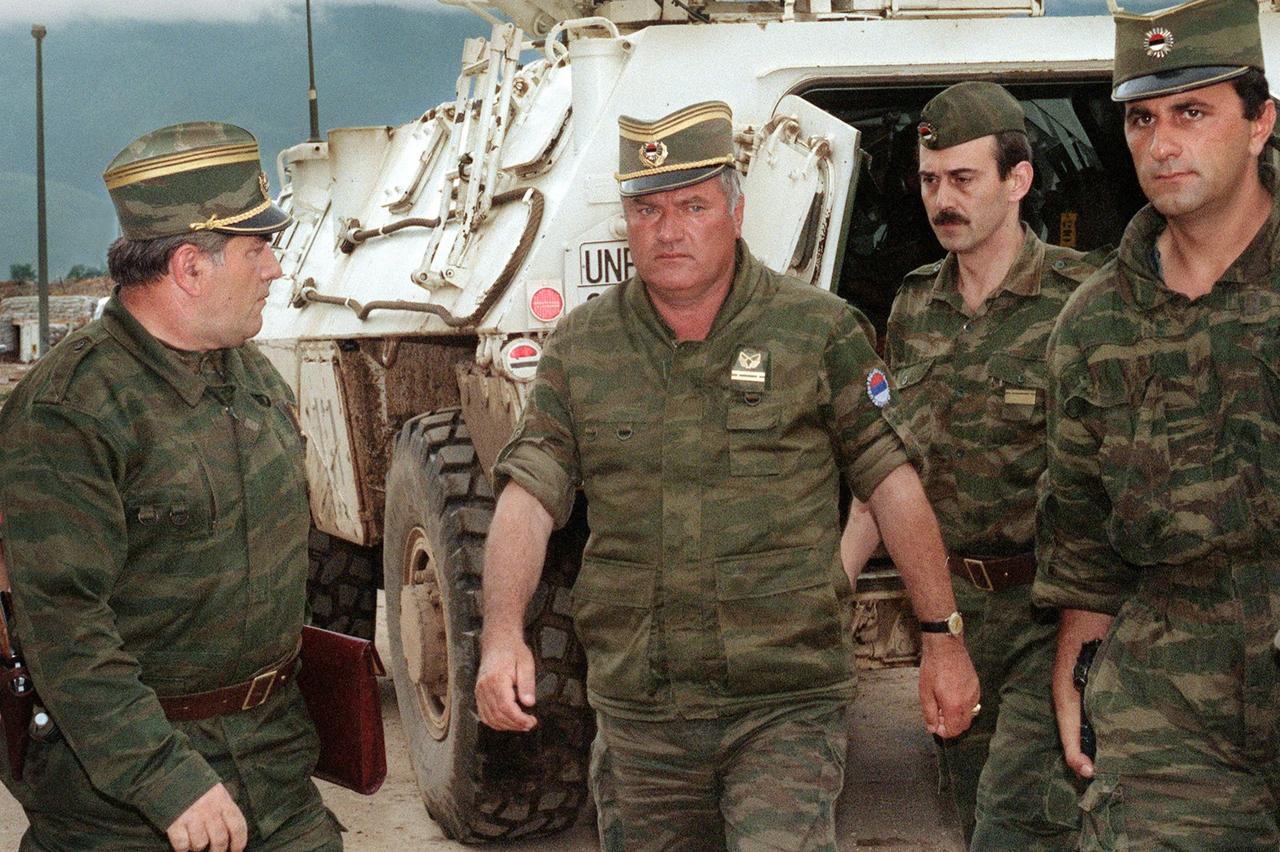AB Komisyonu Üyesi Kos, Mladic’in cenaze töreni nedeniyle Sırbistan ziyaretini iptal etti