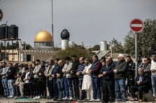 İsrail Mescid-i Aksa'da Cuma namazı kılınmasını engelledi