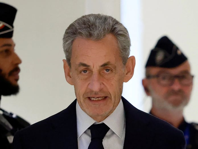 Sarkozy cezaevi şartlarından şikayetçi: "Çok zor koşullarda yaşıyorum"