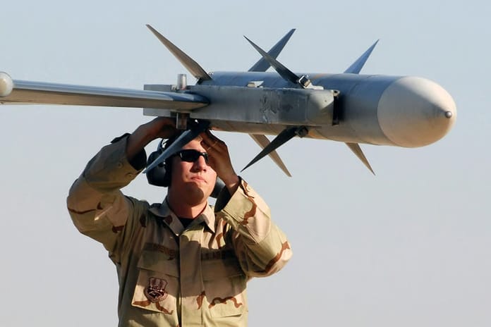 Trump, Japonya’nın F-35 filosuna ilk füze sevkiyatını onayladı