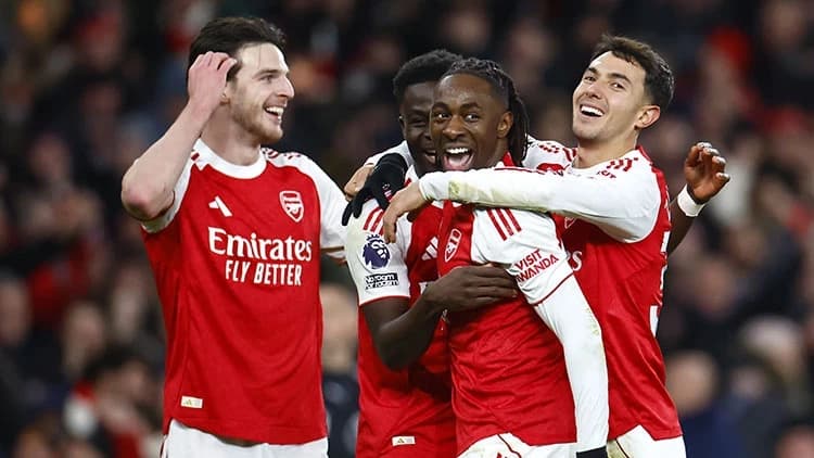 Premier Lig’de Arsenal maç fazlasıyla lider