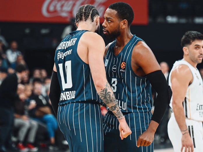 Anadolu Efes, Avrupa'da 500. galibiyet için Valencia deplasmanında