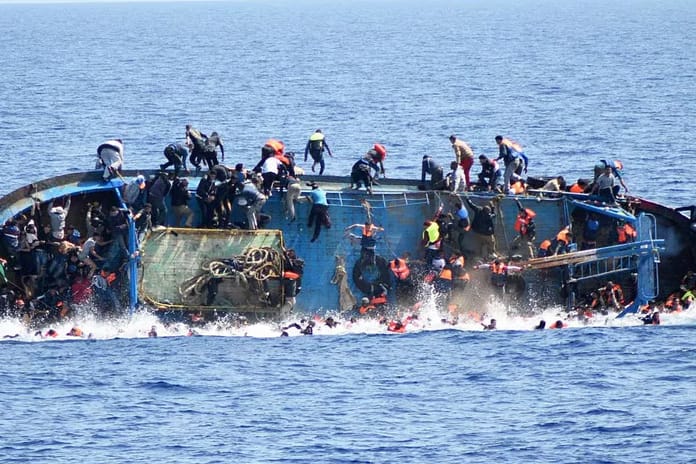 Yunan Sahil Güvenliği kovaladığı göçmen teknesine çarptı: 15 ölü