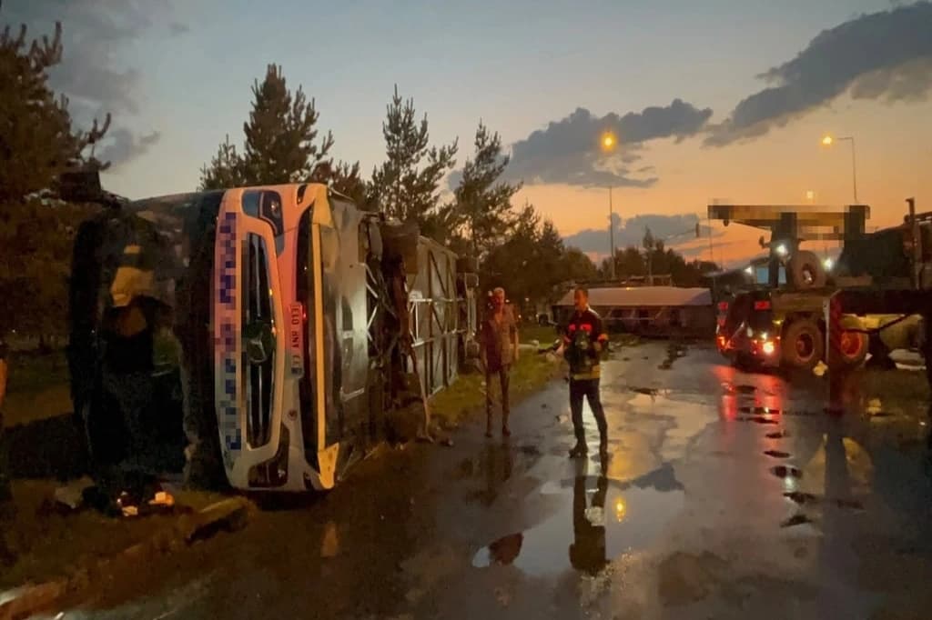 Kayseri'de yolcu otobüsü ile akaryakıt tankeri çarpıştı: 2’si ağır 35 yaralı