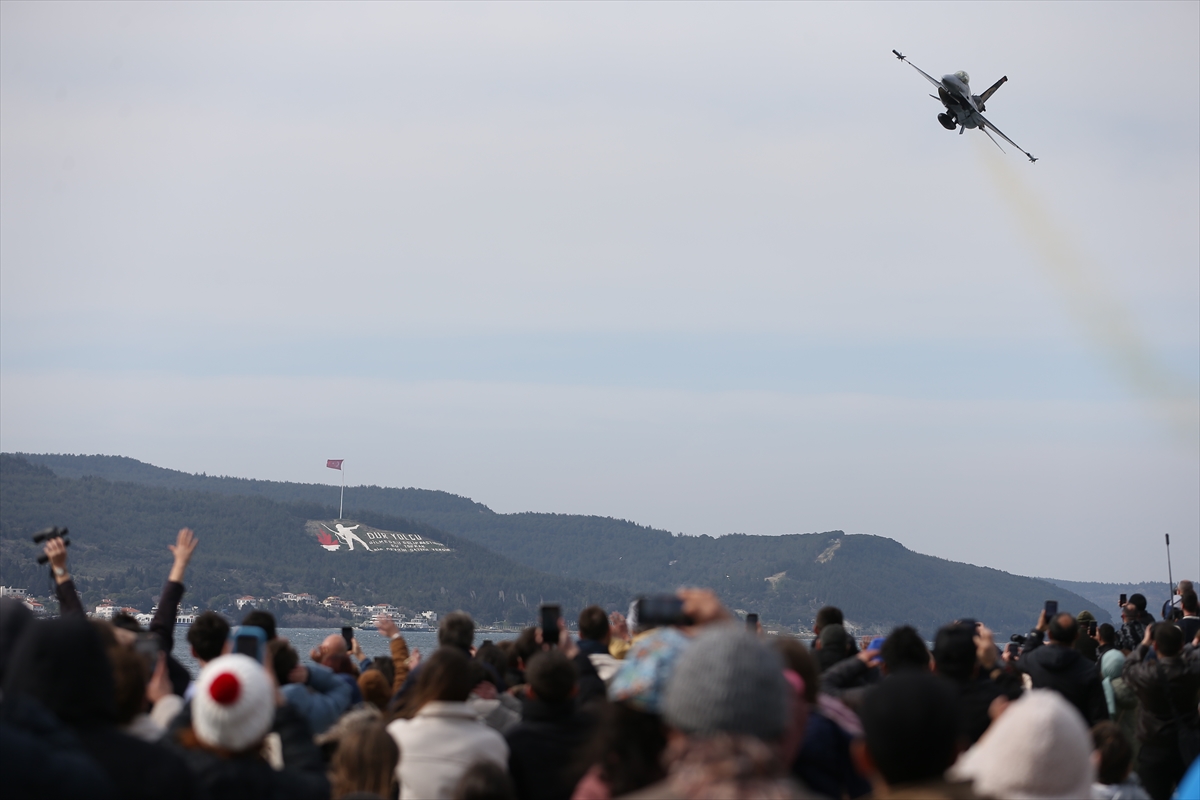Çanakkale semalarında gurur tablosu: SOLOTÜRK gösteri uçuşu yaptı