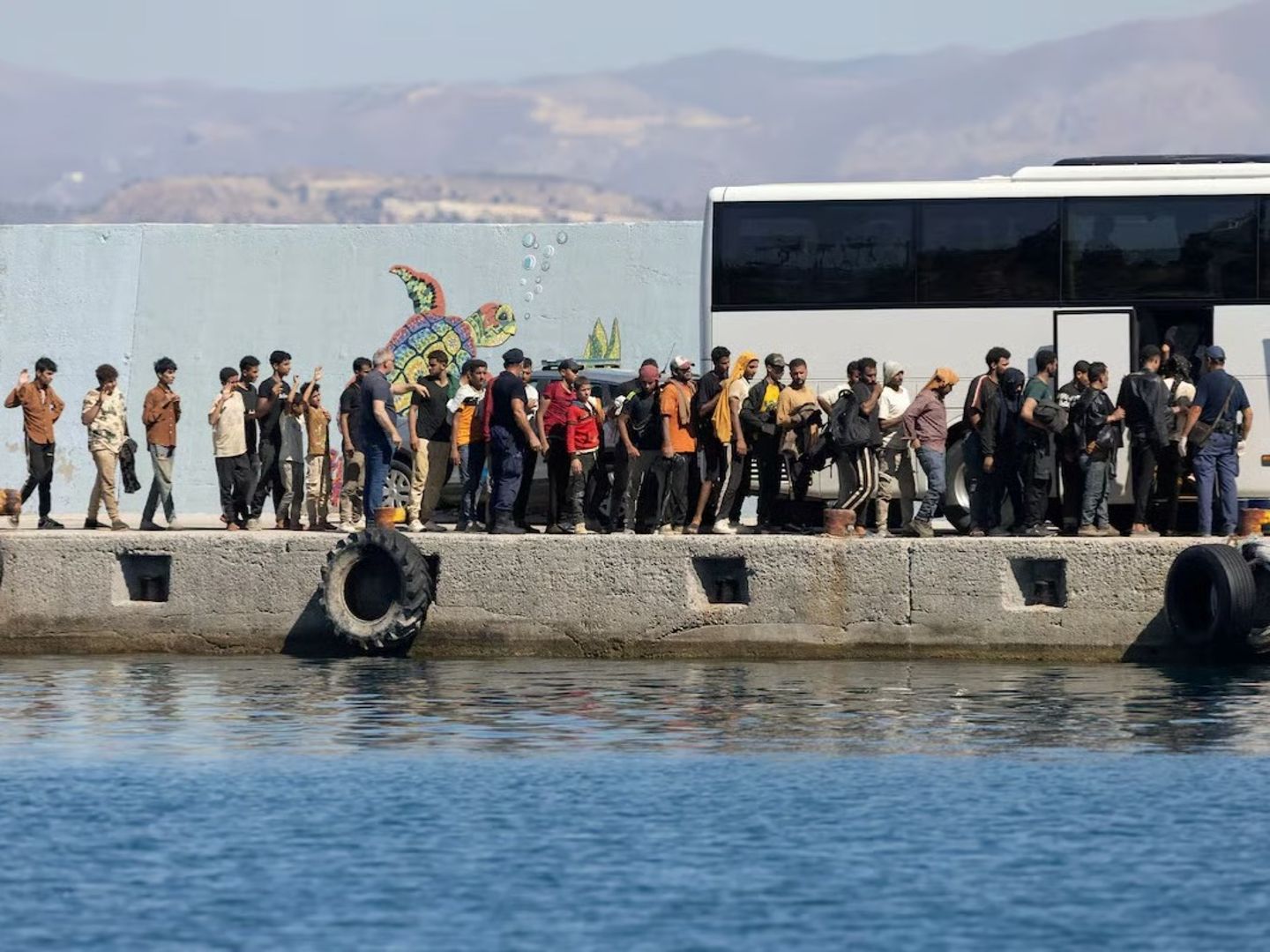 Yunanistan geri çevrilen sığınmacılar için cezaları artırdı 