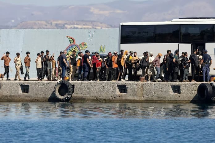 Yunanistan geri çevrilen sığınmacılar için cezaları artırdı 