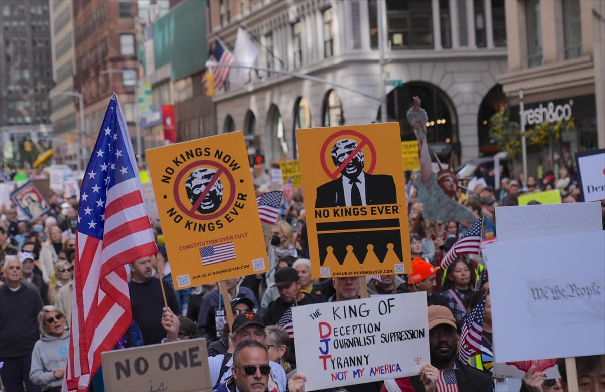 ABD'de milyonlarca kişi Trump'a karşı sokağa çıktı