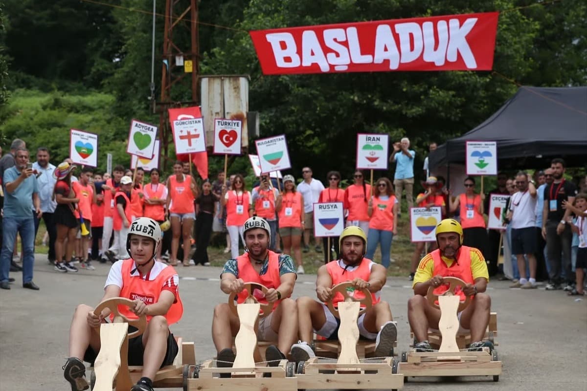Rize tahta arabaların kıyasıya yarışına sahne oldu