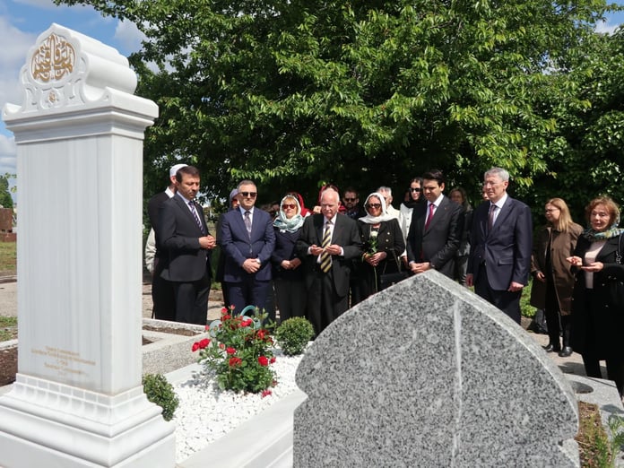 
Şehzade Osman Fuad Efendi ile Adile Sultan'ın Fransa'daki kabirleri yenilendi