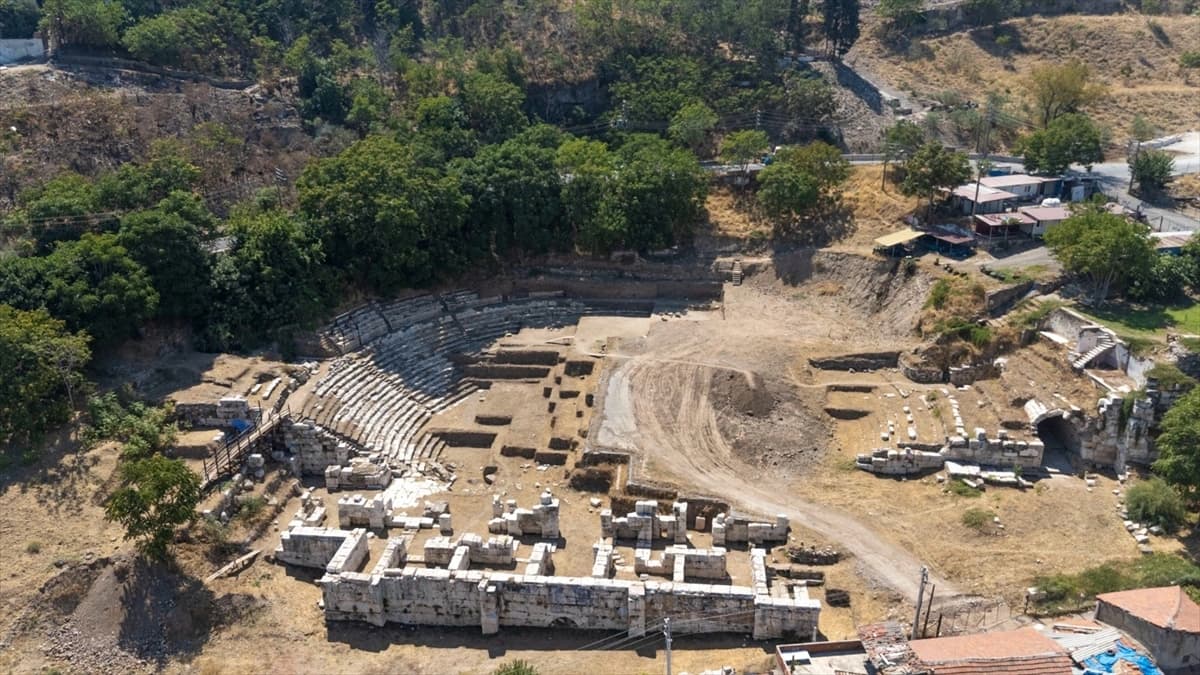 Smyrna Antik Kenti'nde yeni bulgular gün yüzüne çıkarıldı
