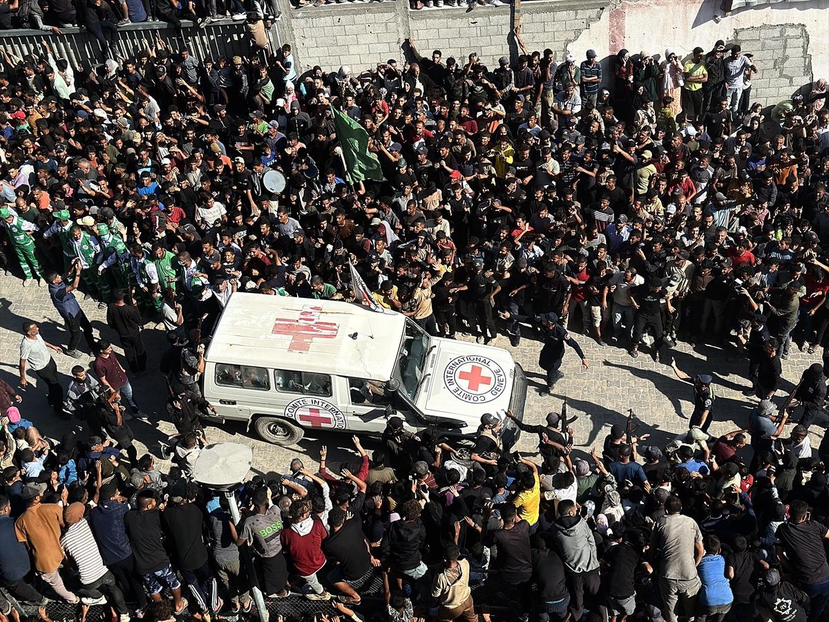 İsrail'in serbest bıraktığı Filistinli esirlerin bir kısmı Gazze'ye ulaştı