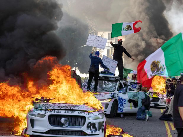 The Wall Street Journal: Trump'ın sınır dışı etme politikası ABD'de iç savaşı tetikler mi?