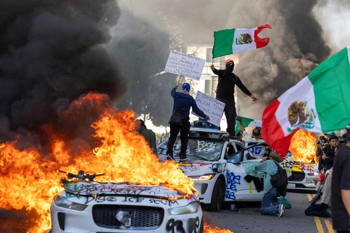 The Wall Street Journal: Trump'ın sınır dışı etme politikası ABD'de iç savaşı tetikler mi?