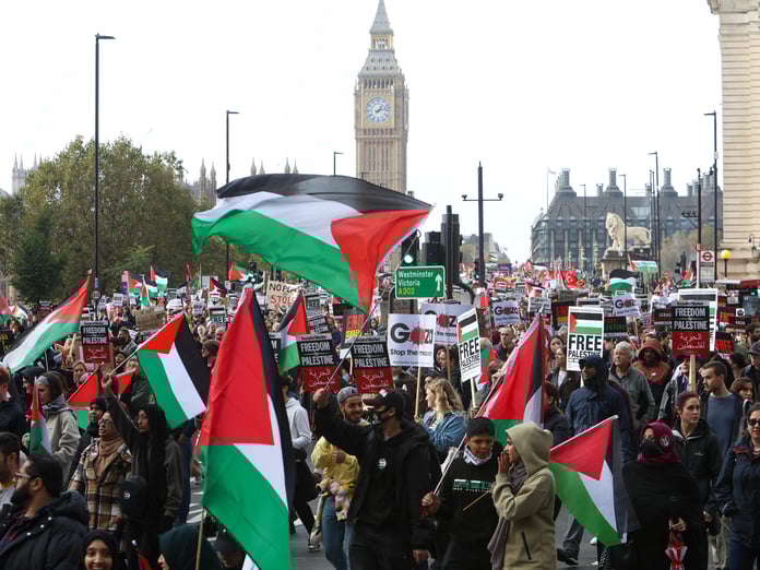 İngiltere'de Filistin'e destek veren 60 kişi yargılanacak