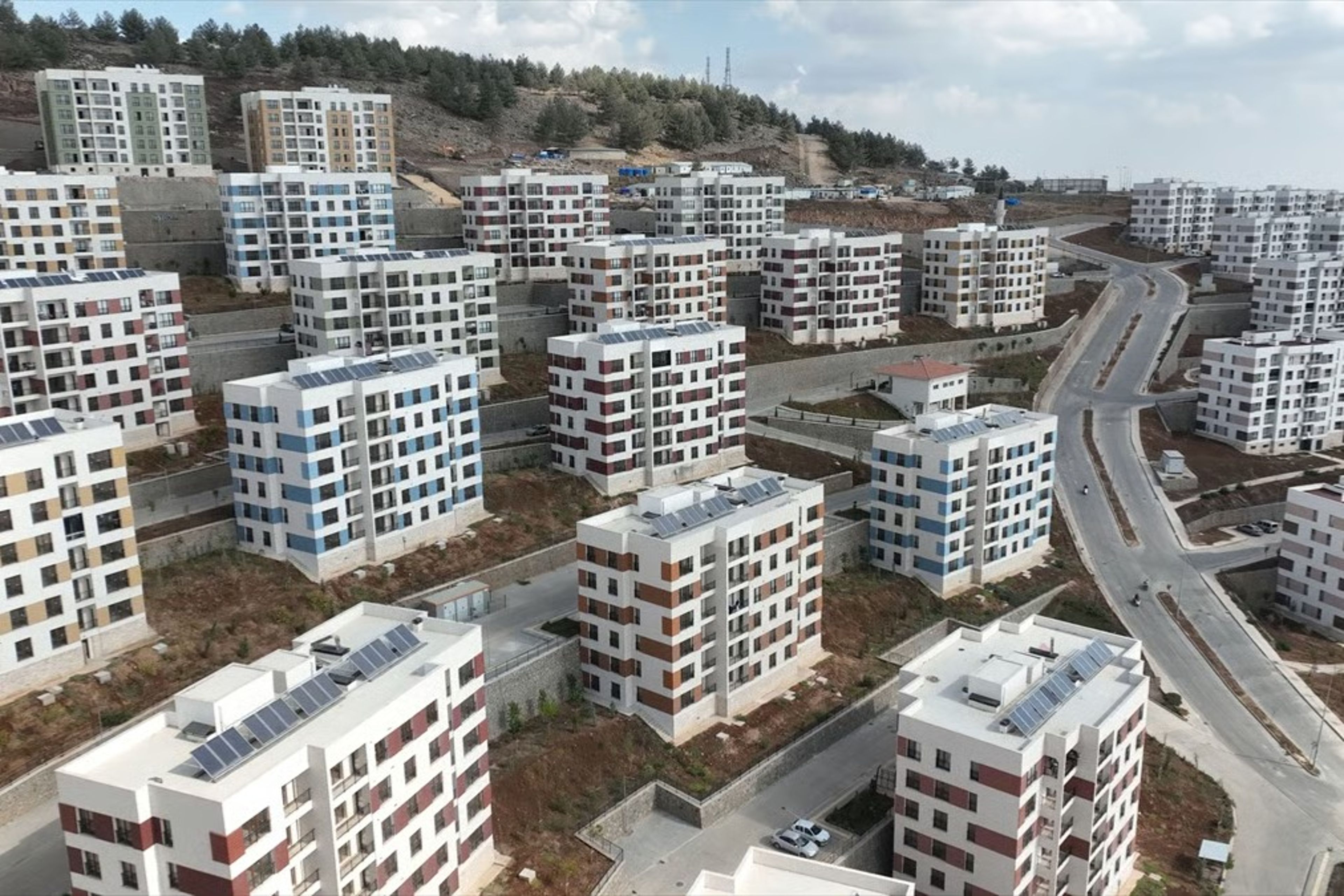 Gençlere ve 3 çocuklu ailelere sosyal konutta özel kontenjan müjdesi