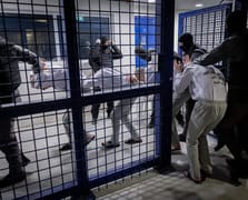 İsrail hapishanesinde Filistinli gazeteciye cinsel saldırı ifşa oldu