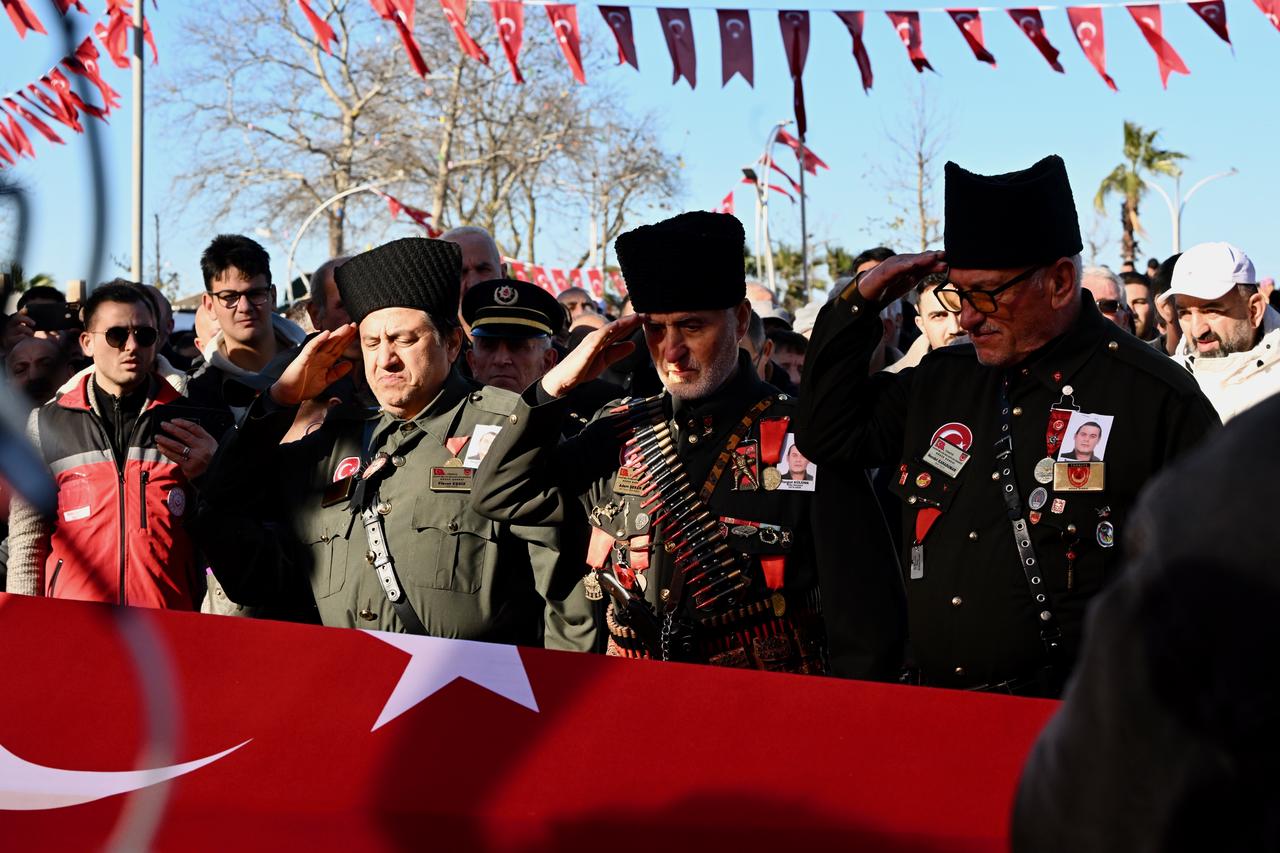 Şehitler son yolculuklarına uğurlandı: Gözyaşları sel oldu