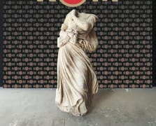 Otomobilin bagajında neoklasik döneme ait kadın heykeli ele geçirdi