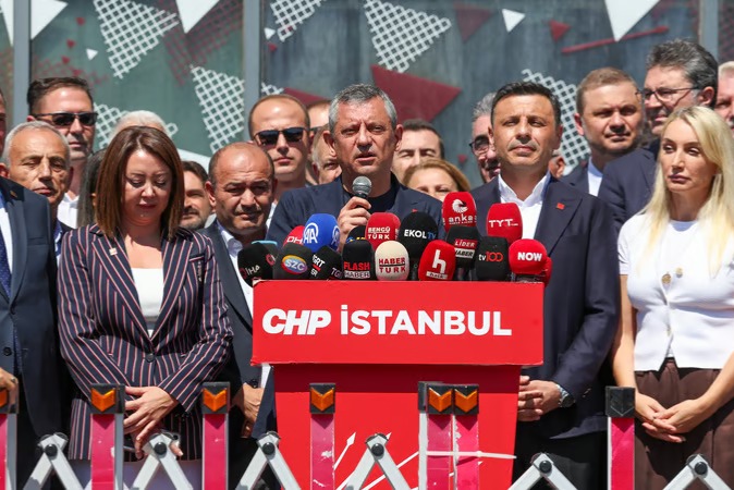 Mahkeme itirazı reddetti, Gürsel Tekin görevde kaldı