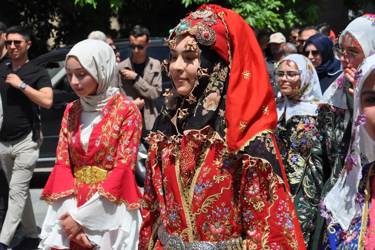 Çocuklar ve kadınlar için özel etkinlik alanları