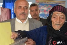 Türkiye'nin en yaşlı kadını hayatını kaybetti