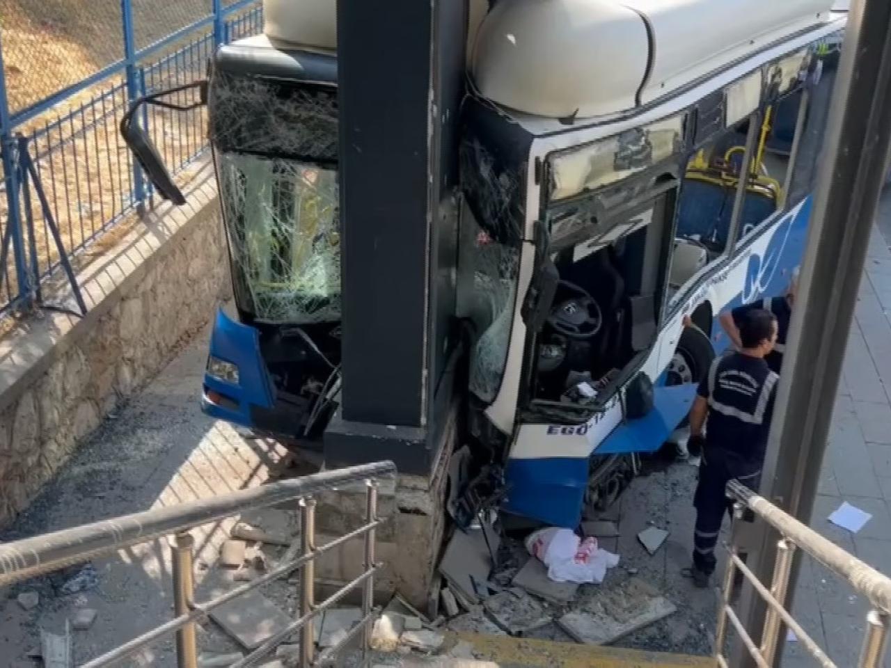 Keçiören'de belediye otobüsü kaza yaptı