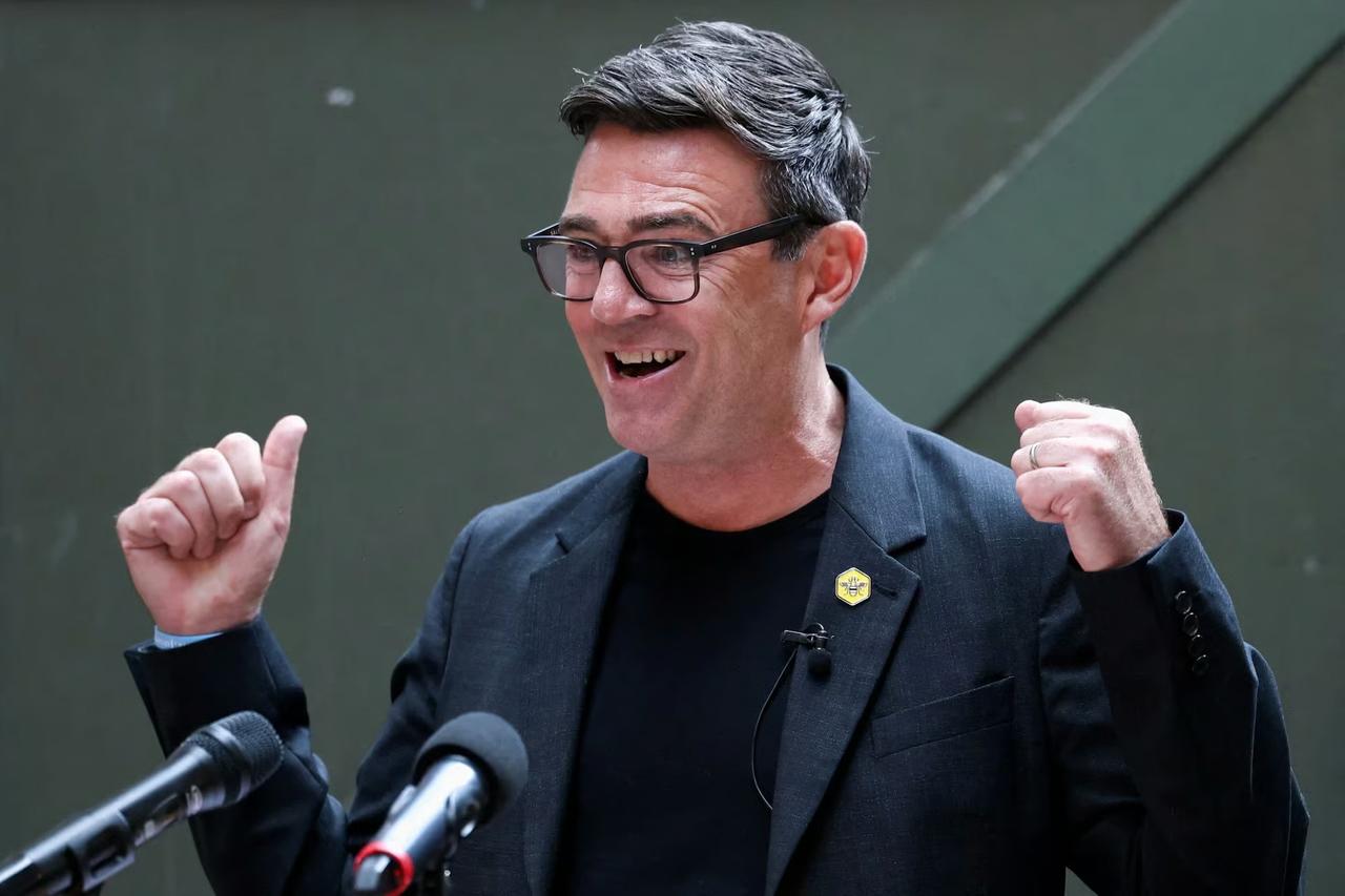 İngiltere'de devir teslim günü: Yeni Başbakan Andy Burnham oldu