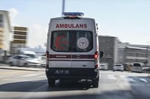 Beşiktaş İskelesi önünde bıçaklı kavga! Polis uyarı ateşi açtı