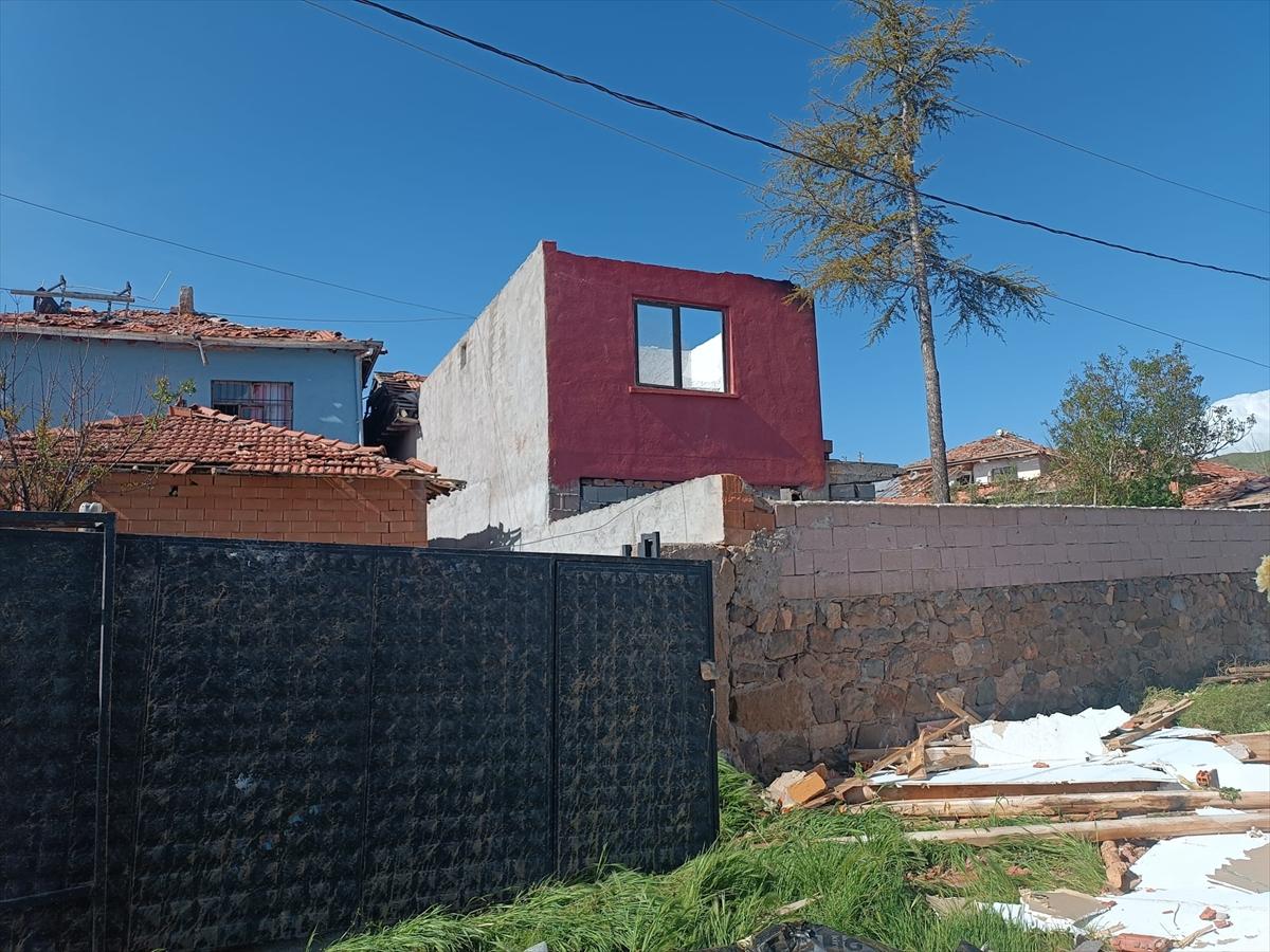 Çorum'da hortum felaketi! Çatılar uçtu, direkler devrildi