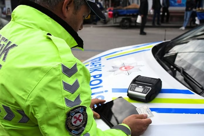 Trafik cezaları ve harçlara yeniden değerleme oranı yüzde 25,49'a göre zam geliyor