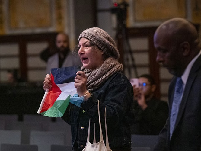 ABD Senatosu Azınlık Lideri Schumer New York'ta protesto edildi