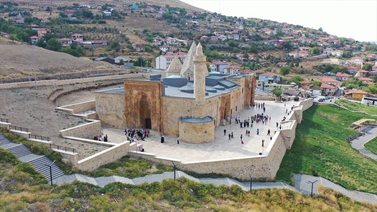 Divriği Ulu Camii ve Darüşşifasına ziyaretçi akını