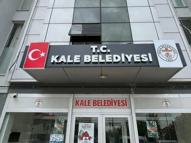 Denizli'de zabıtalara başkandan şiddet