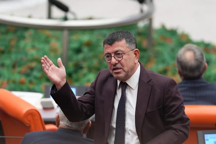 Mahmut Aydın yazdı / CHP'li Veli Ağbaba: Hodri meydan