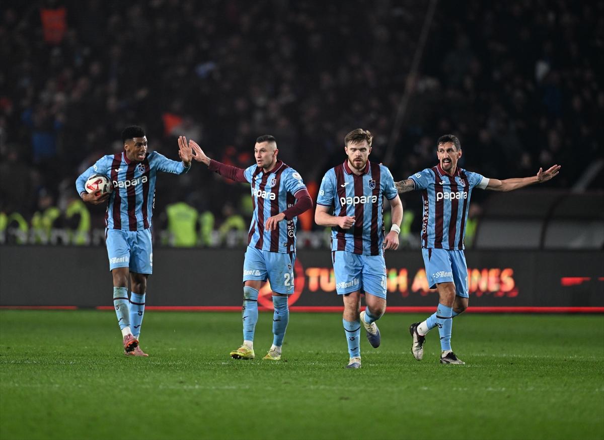 Süper Lig'de gol düellosu: Papara Park'ta 6 gol, 1 kırmızı kart! Trabzonspor ve Beşiktaş puanları bölüştü