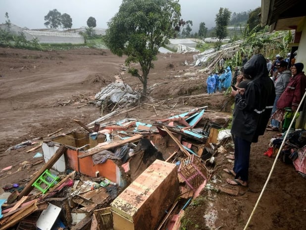 Endonezya'da toprak kayması can aldı