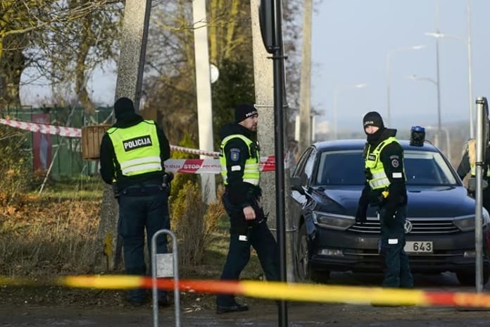 Mönchengladbach'ta küçük uçak evin üzerine düştü: 2 ölü