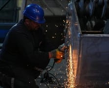 Ücretli çalışan sayısı nisanda yıllık bazda yüzde 2,4 artarak 15,7 milyon oldu