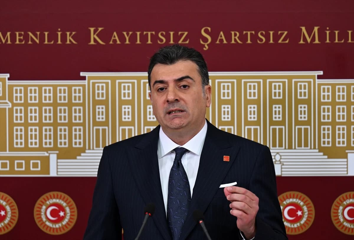 Özgür Özel yönetimi parti sözcüsü İstanbul Milletvekili Zeynel Emre’