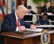 Trump'tan yapay zeka hamlesi: Çin'e karşı 3 kararname