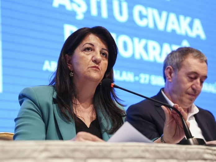 PKK'nın kendini feshetmesi sonrası DEM Parti'den ilk açıklama: Umutla sarılacağız