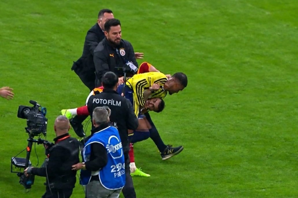 Fenerbahçe, Galatasaray derbisinde çıkan kavgaya ilişkin paylaşım yaptı