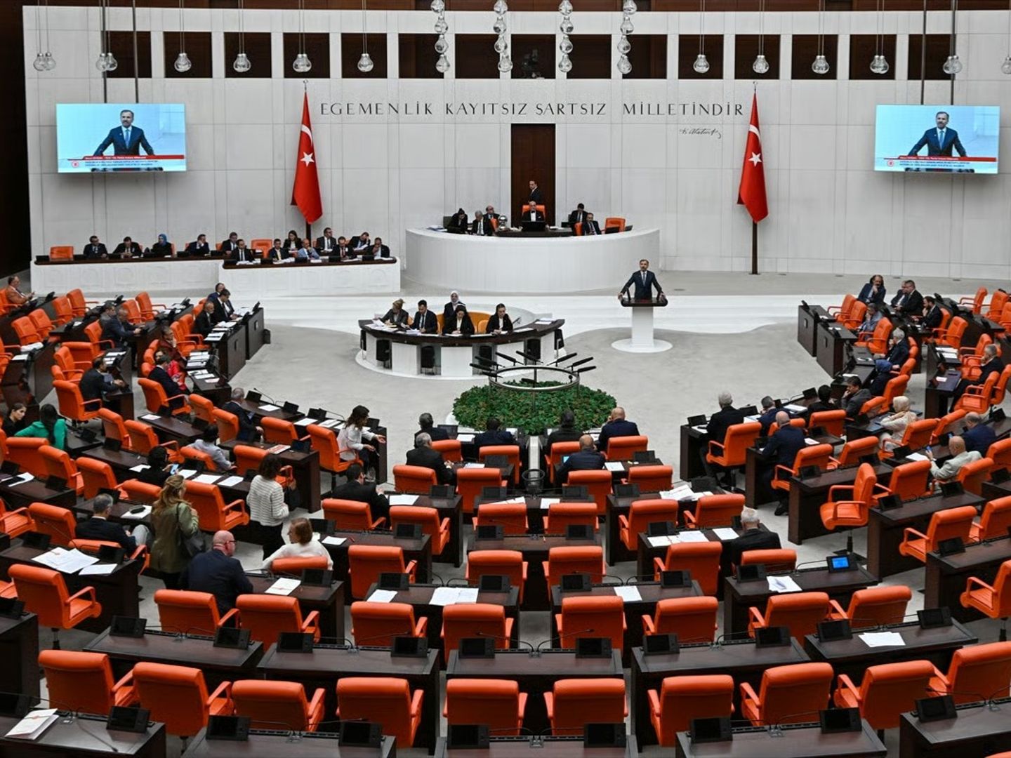 Ekonomiye ilişkin kanun teklifi TBMM'de kabul edildi:  ÖTV zammı, vergide ve ticarette düzenleme