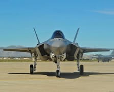 İngiltere, 40'ıncı F-35B Lightning savaş uçağını teslim aldı