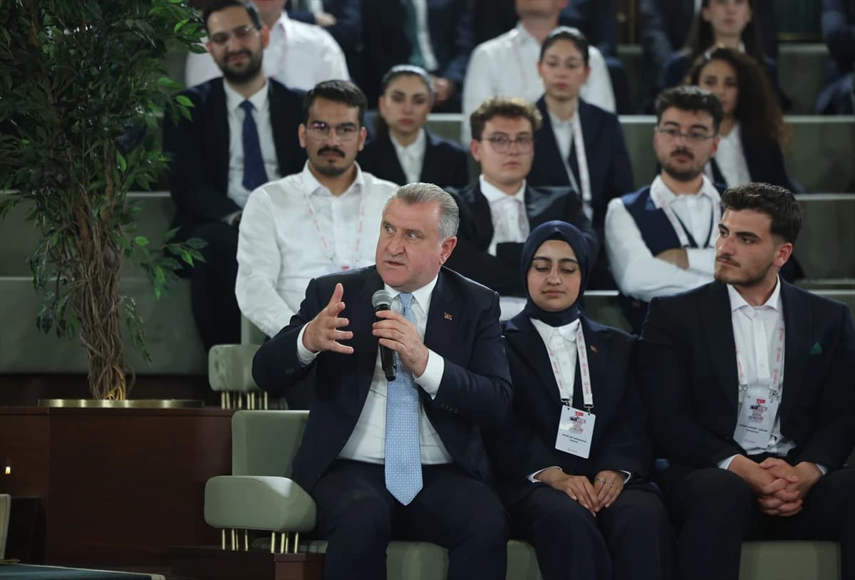 Gençlik ve Spor Bakanı Osman Aşkın Bak 