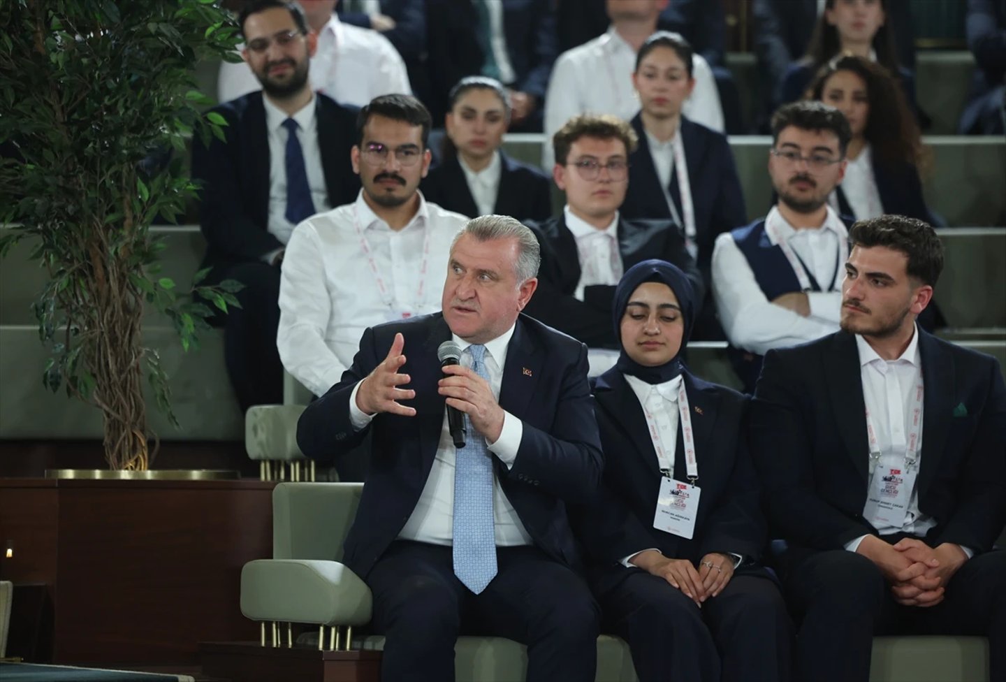 Gençlik ve Spor Bakanı Osman Aşkın Bak 