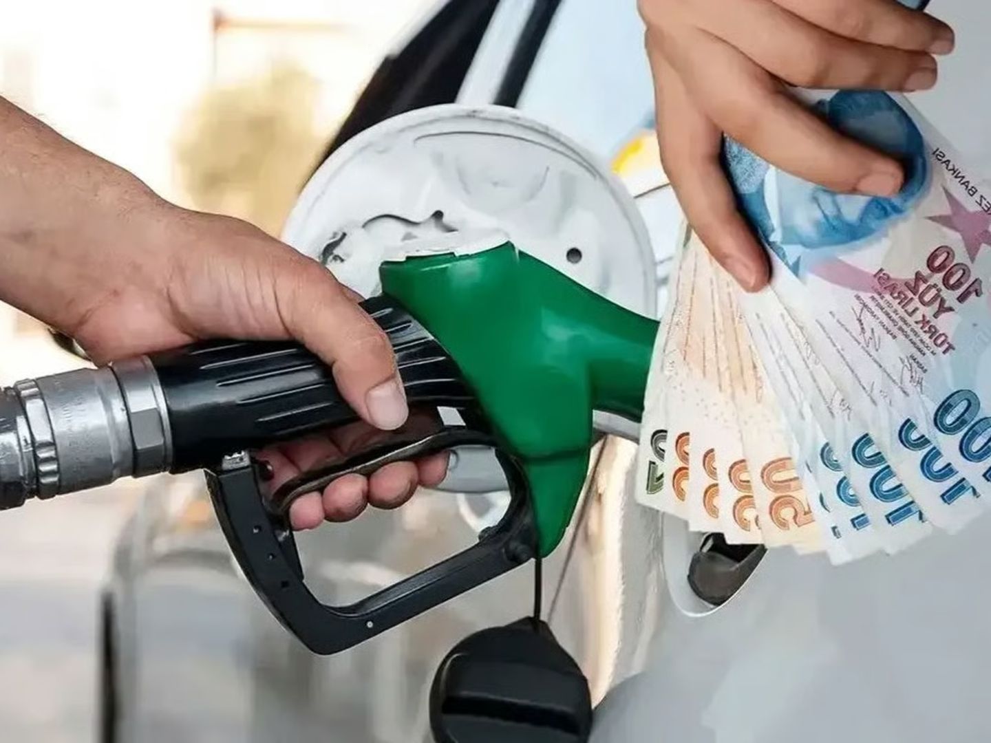 Araç sahipleri dikkat! Bayram öncesi akaryakıta bir zam daha geliyor 